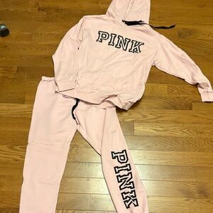 VS PINK woman ‘s VS JOGGER SET